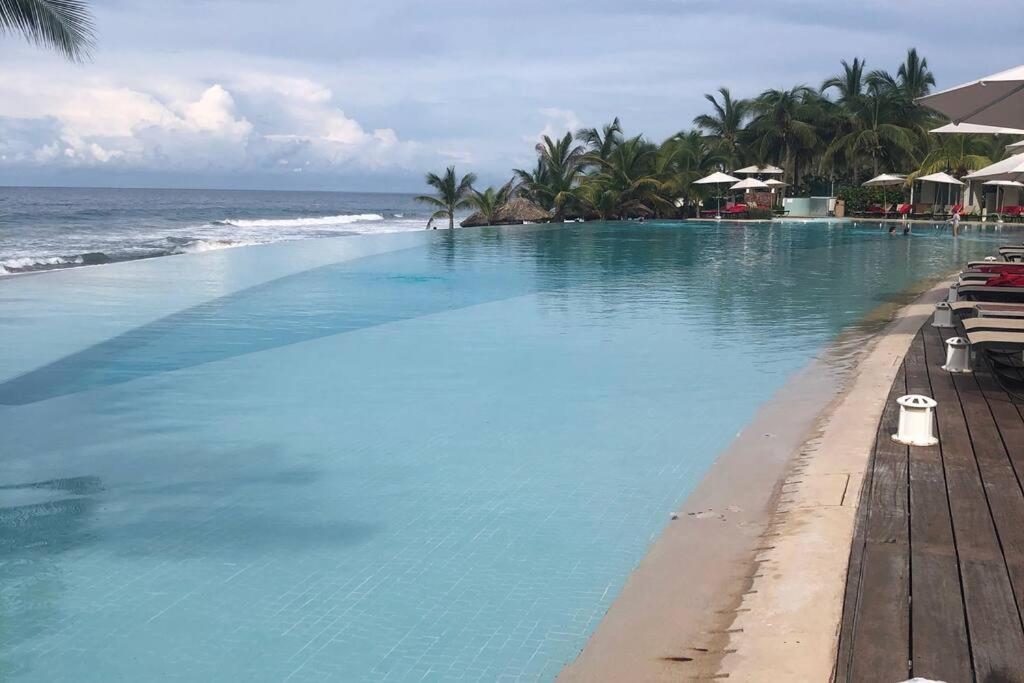 Bay View Grand Marina Ixtapa condo en pie de playa Exterior foto