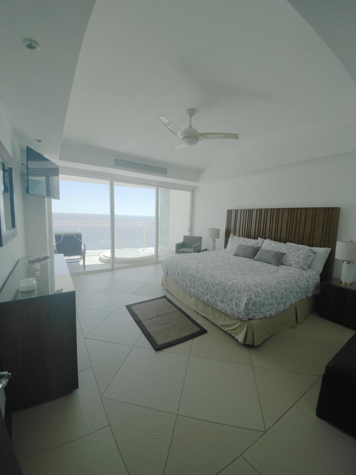 Bay View Grand Marina Ixtapa condo en pie de playa Exterior foto