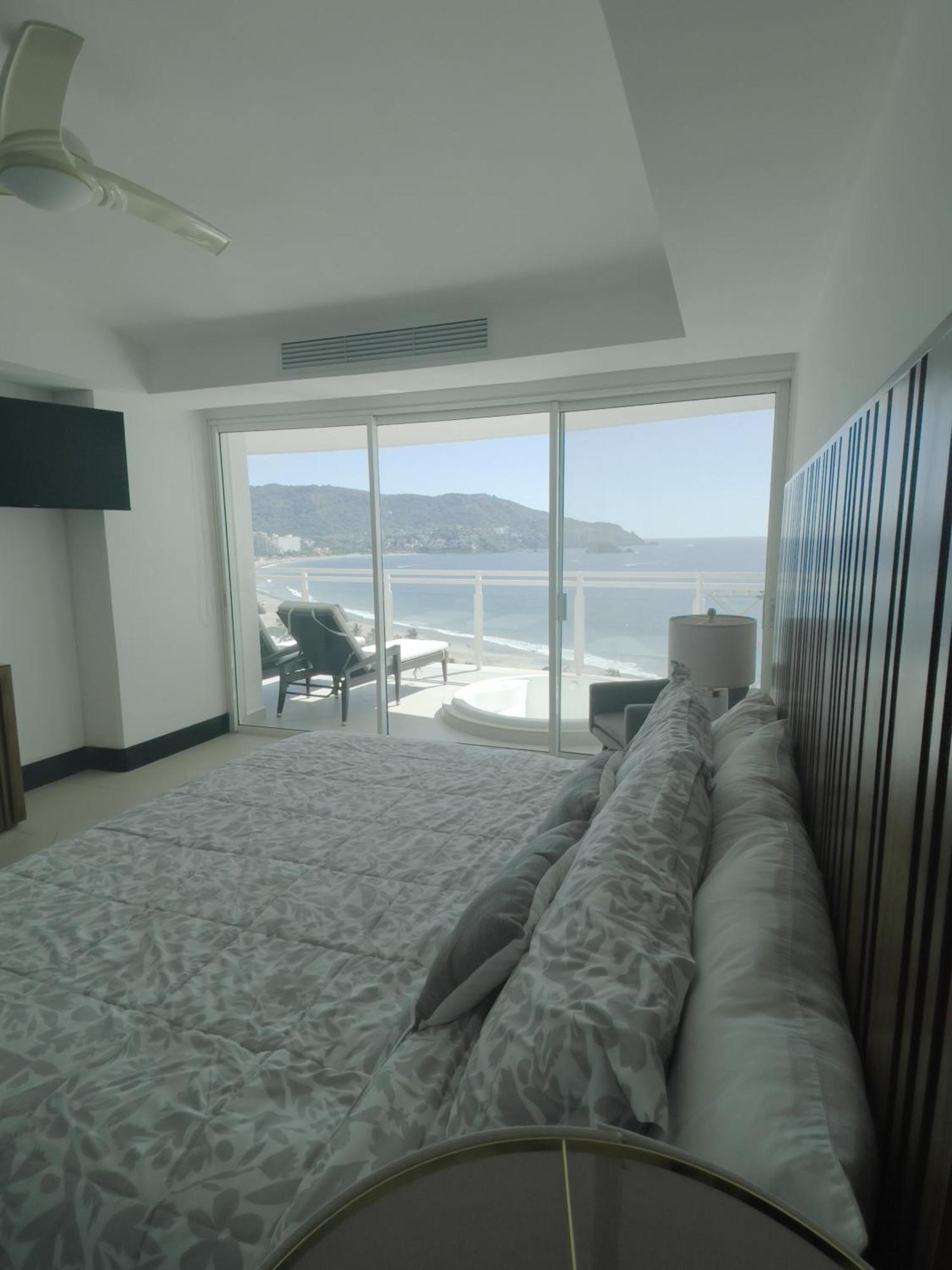 Bay View Grand Marina Ixtapa condo en pie de playa Exterior foto