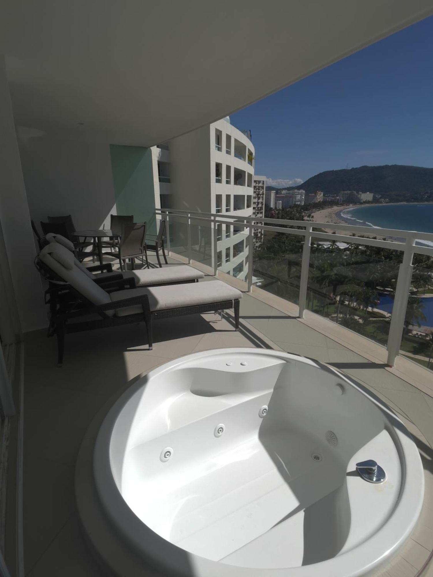 Bay View Grand Marina Ixtapa condo en pie de playa Exterior foto
